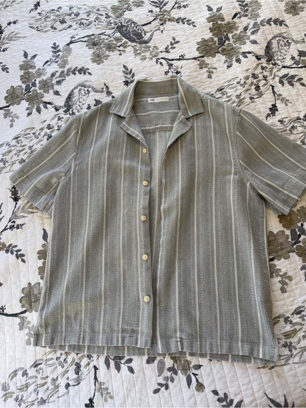 Zara Men Short Sleeve Button-Down Stripe Shirt — Grey & White